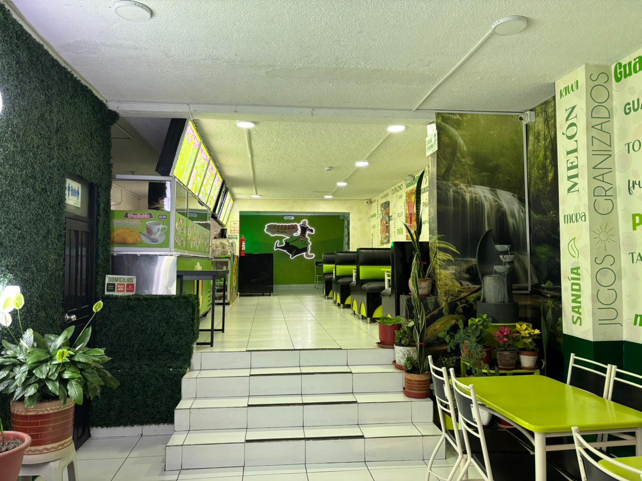 Mostrador y preparación de jugos